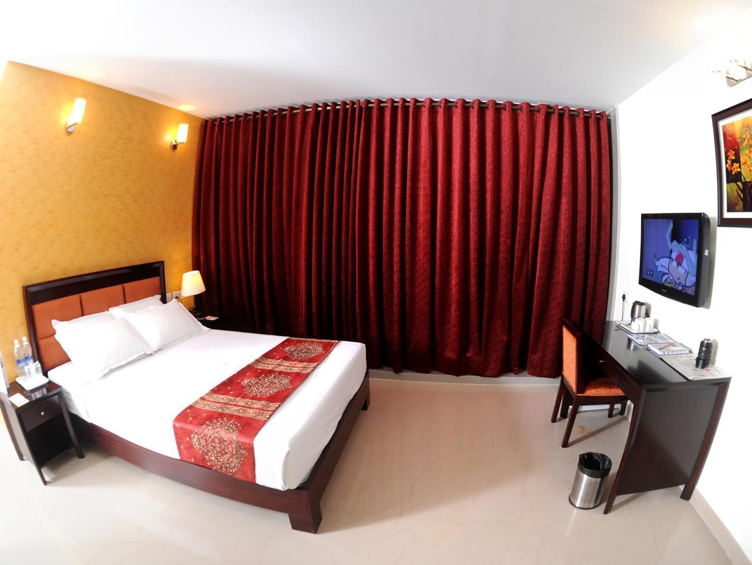 Treebo Crystal Castle Hotel Bangalore Buitenkant foto