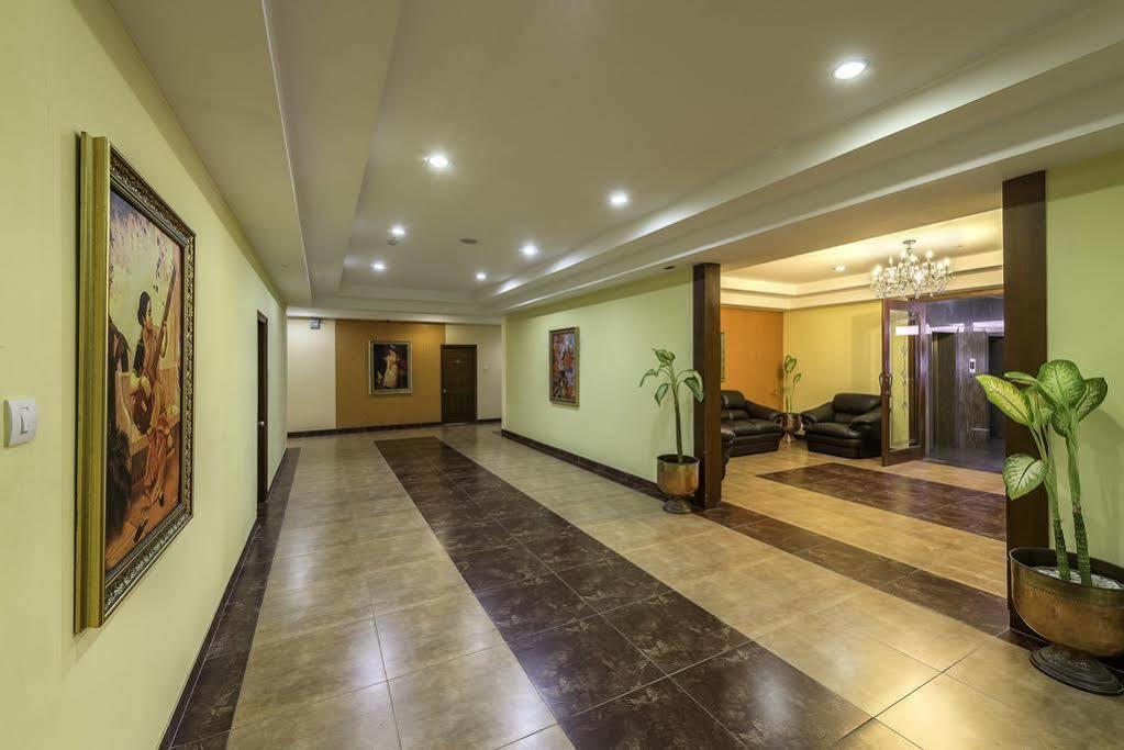 Treebo Crystal Castle Hotel Bangalore Buitenkant foto