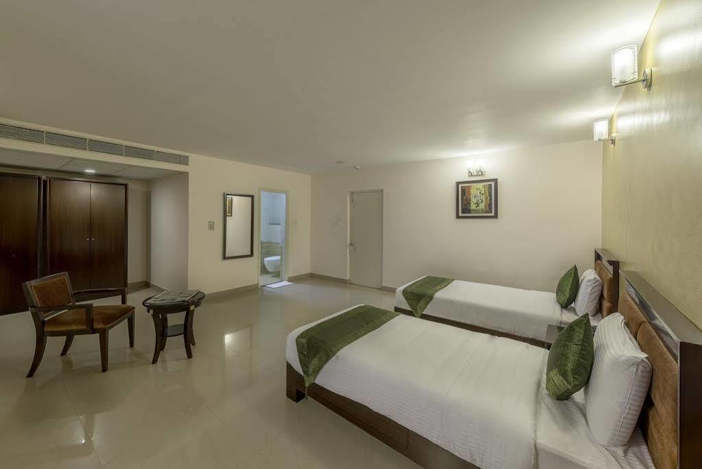 Treebo Crystal Castle Hotel Bangalore Buitenkant foto