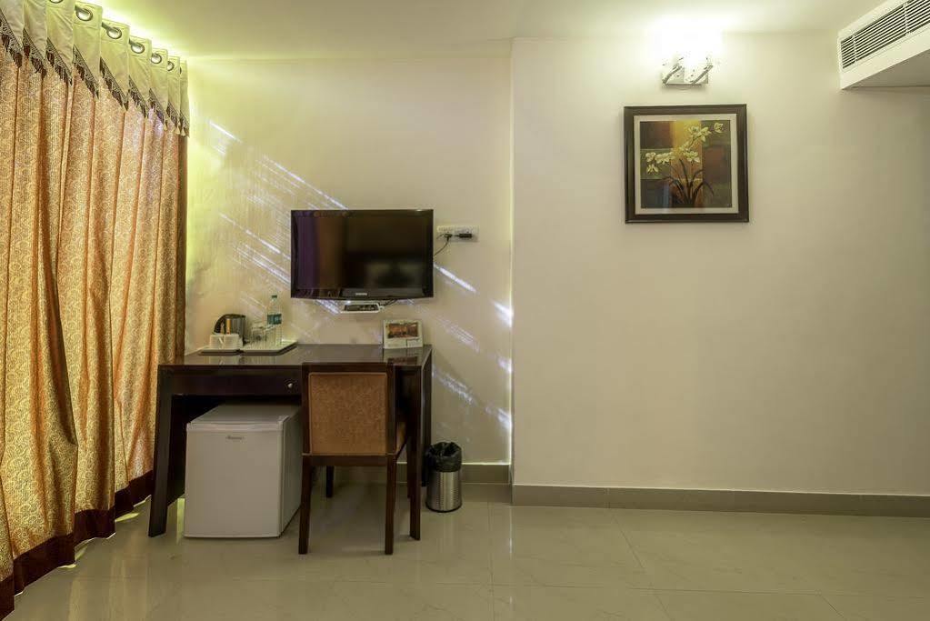 Treebo Crystal Castle Hotel Bangalore Buitenkant foto