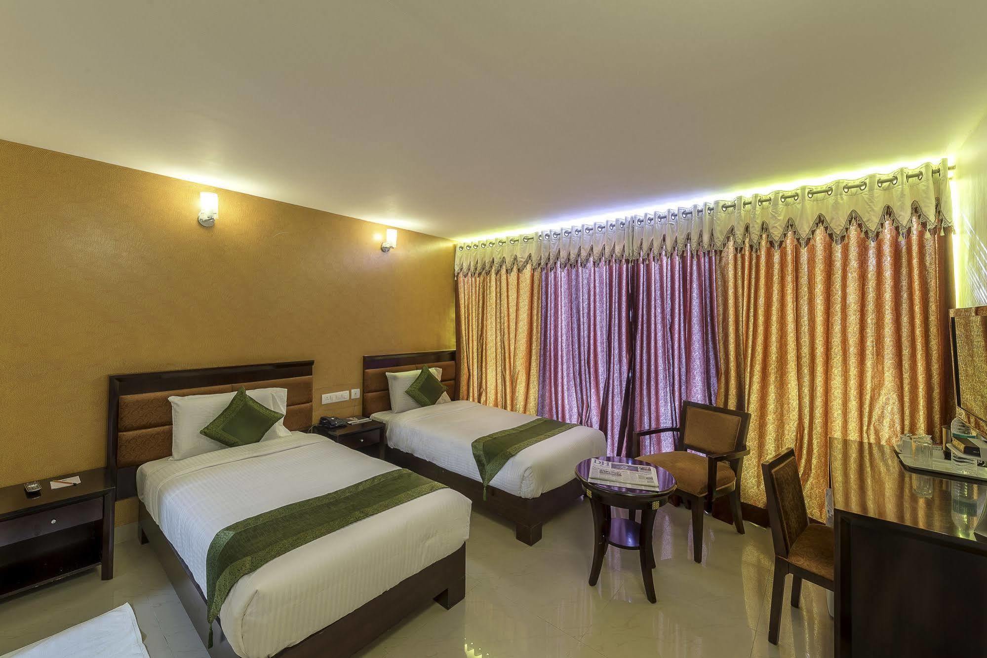 Treebo Crystal Castle Hotel Bangalore Buitenkant foto