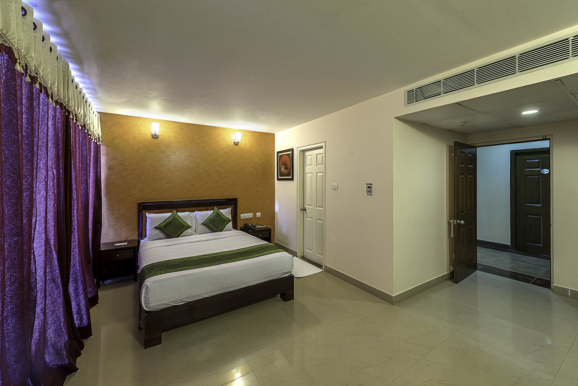 Treebo Crystal Castle Hotel Bangalore Buitenkant foto